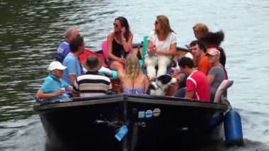 Amsterdam kanallarında tekne turu