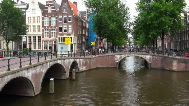 Cruce de canales en Amsterdam — Vídeos de Stock