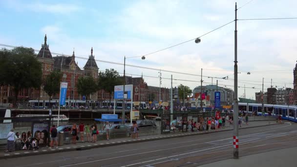 Amsterdam street uitzicht op centraal station — Stockvideo