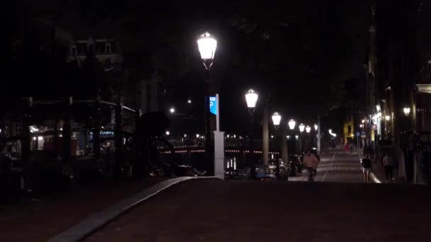 Amsterdam street view nel quartiere dei canali di notte — Video Stock