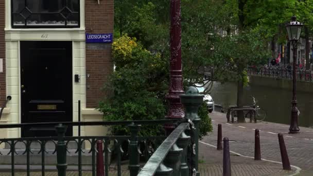 Beroemde Leidsegracht in Amsterdam — Stockvideo