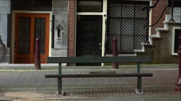 Banco famoso do filme The Fault in our stars located in Amsterdam — Vídeo de Stock