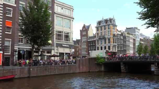Street corner in the canal district in Amsterdam — Stock Video