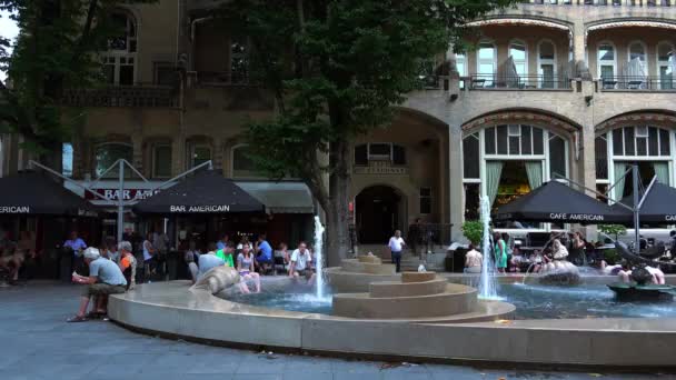 Fuente en Bar Americain Leidseplein Amsterdam — Vídeo de stock