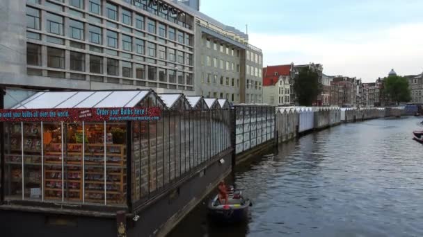 Small shops in the canals of Amsterdam — Stock Video