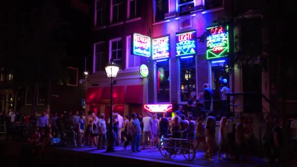 Red Light District Amsterdam gece hayatı — Stok video