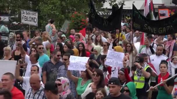 Protesto livre da Palestina marcha nas ruas de Amsterdã — Vídeo de Stock