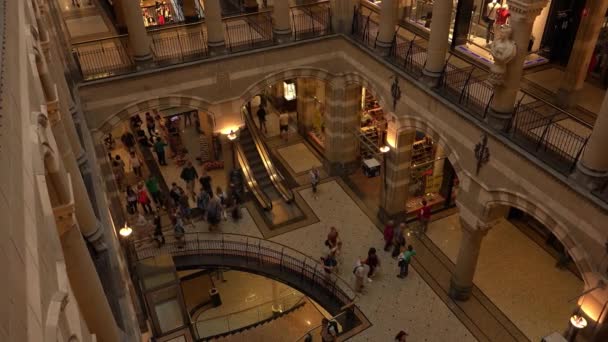 Centrum handlowego Magna Plaza w Amsterdamie — Wideo stockowe