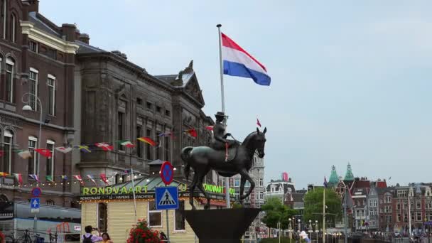 Bandeira da Holanda em Amsterdã — Vídeo de Stock
