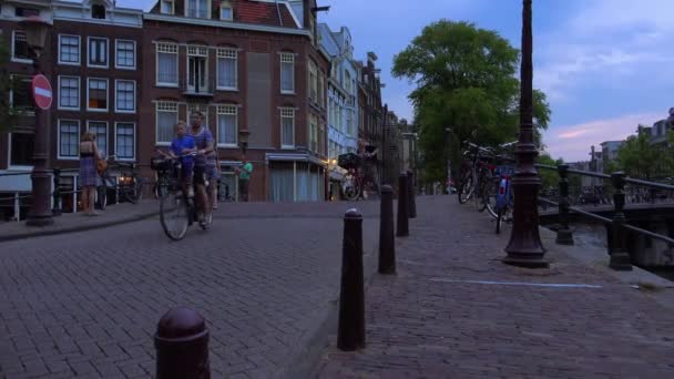 Motociclistas em Amsterdam — Vídeo de Stock
