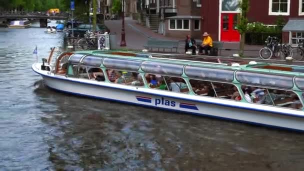 Канал круиз в Амстердаме — стоковое видео