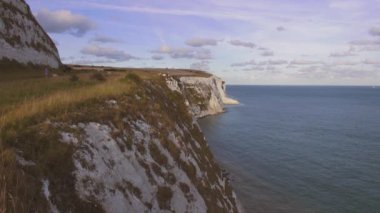 Dover Beyaz kayalıklar güneşli bir günde