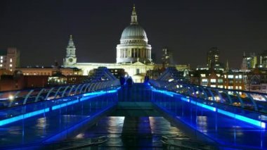 Fantastik gece zaman atlamalı, 4k Millennium Köprüsü ve St. Paul'ın Londra'da