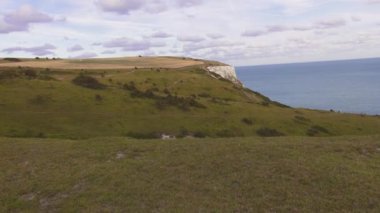 Dover Beyaz kayalıklar güneşli bir günde - büyük doğa
