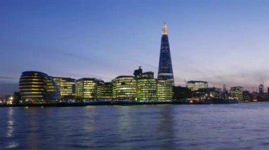 Zaman atlamalı çekim Londra manzarası ile Belediye Binası ve Shard