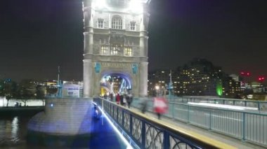 Zaman atlamalı çekim London Tower Bridge ve Londra şehri