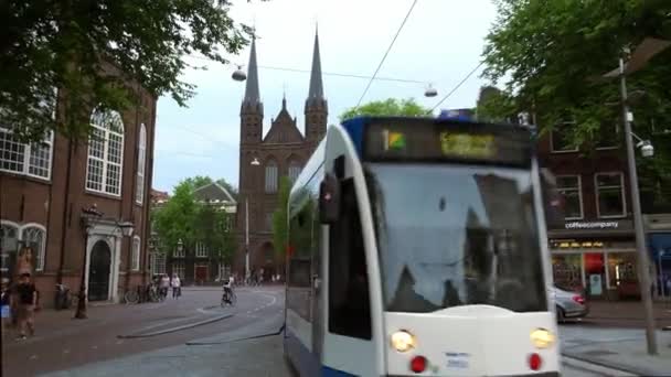 Tram di Amsterdam pusat kota — Stok Video