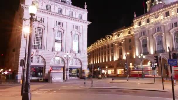 Tijd lapse schot van Piccadilly Circus-Londen per nacht — Stockvideo