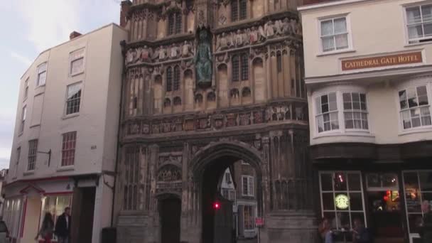 Catedral portão Hotel na catedral de Canterbury — Vídeo de Stock