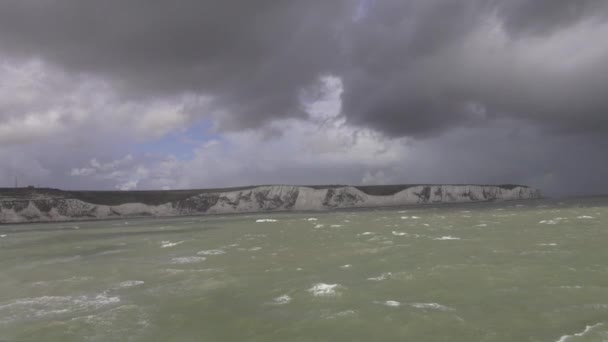 Bílé útesy Doverské dramatické mraky — Stock video