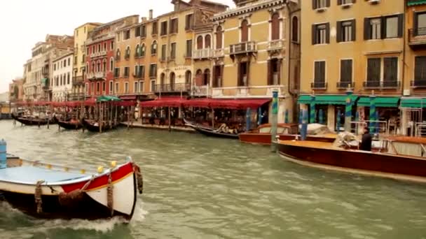 Gondels op Canale Grande - Venetië, Venezia — Stockvideo