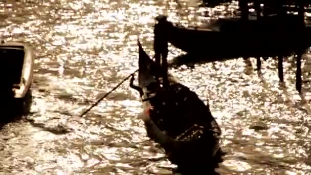 Gondole sur le canal - Venise, Venezia — Video