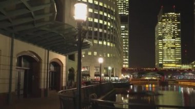 Modern Canary Wharf bölgesinde geceleri