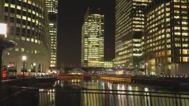 Modern Canary Wharf bölgesinde geceleri