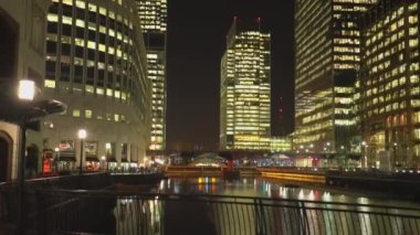 Modern Canary Wharf bölgesinde geceleri