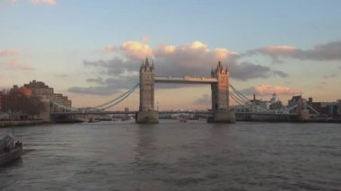 River Thames Tower Bridge Londra'dan