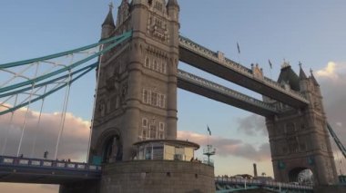 River Thames Tower Bridge Londra'dan