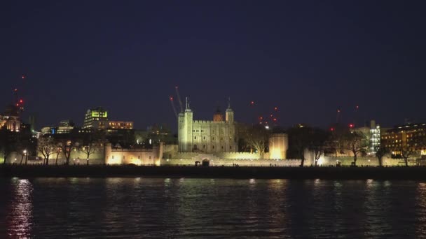 La Torre de Londres en la Noche — Vídeo de stock