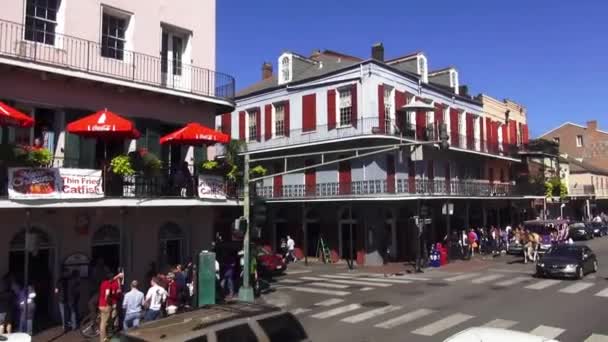 Jalan Decatur terkenal di New Orleans Louisiana — Stok Video
