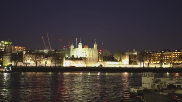 La Torre de Londres en la Noche — Vídeo de stock