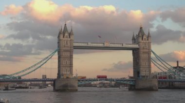 River Thames Tower Bridge Londra'dan