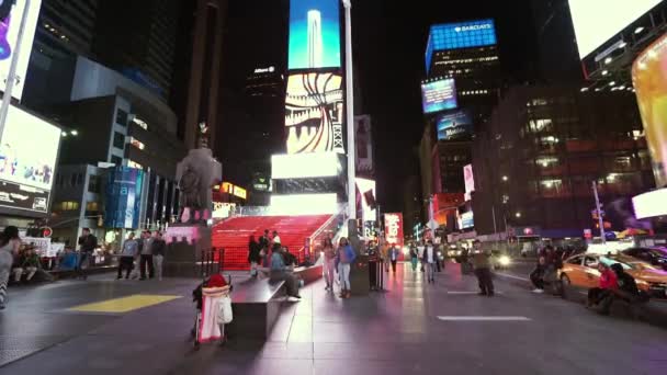 นิวยอร์กไทม์สแควร์ตอนกลางคืน นิวยอร์ก สหรัฐอเมริกา — วีดีโอสต็อก