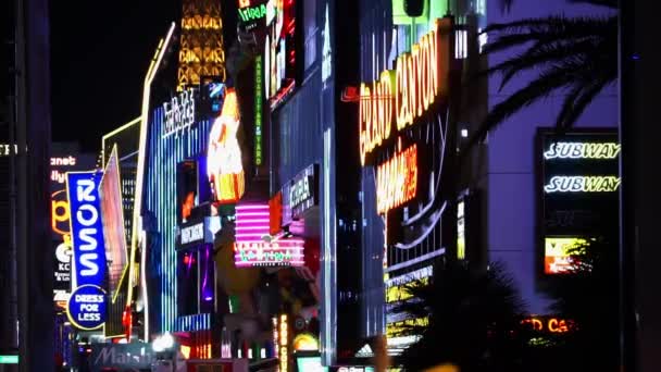 Las Vegas strip - Las Vegas, Nevada/ABD, neon ışıkları — Stok video