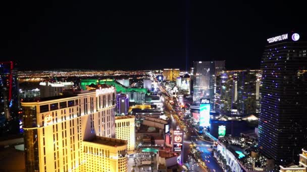 Las Vegas luces de la ciudad por la noche - LAS VEGAS, NEVADA / Estados Unidos — Vídeo de stock