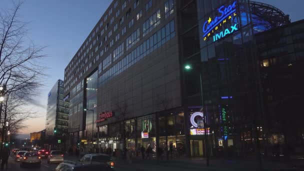 Krásný Sony centrum Berlína na Potsdamer Platz - pouze pro redakční — Stock video