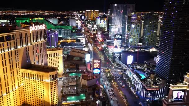 Vista noturna incrível em Las Vegas strip - LAS VEGAS, NEVADA / EUA — Vídeo de Stock