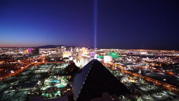 Úžasný Vzdušný záběr Las Vegas večer-Las Vegas, Nevada/USA — Stock video