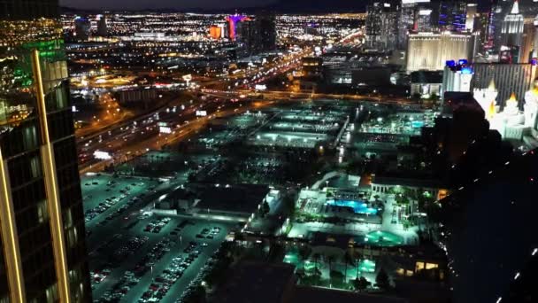 Gyönyörű kilátás a Las Vegas Luxor Hotel este-Las Vegas, Nevada/USA — Stock videók