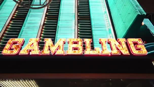 Escritura de juegos de azar en Las Vegas downtown - LAS VEGAS, NEVADA / USA — Vídeos de Stock