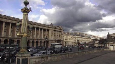 Tipik sokak görünümü de Paris - Paris, Fransa 30 Mart 2013