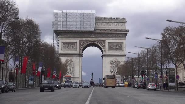 Arc de Triomphe – slavná budova Paříž-Paříž, Francie 30. března 2013 — Stock video