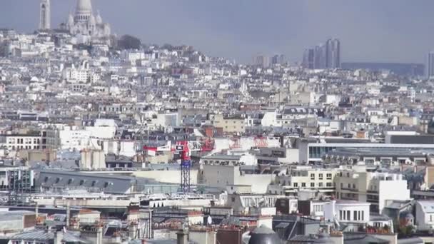 Flygvy över Paris mot Montmartre Sacre Coeur-Paris, Frankrike 30 mars, 2013 — Stockvideo