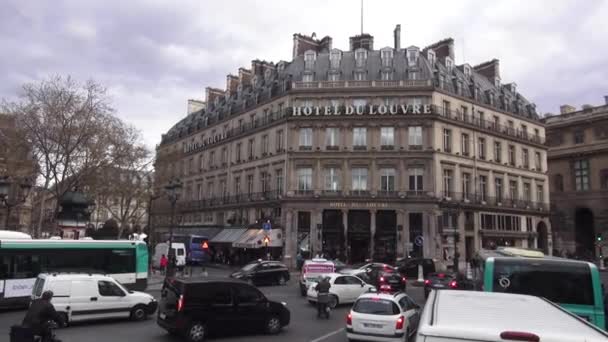 Hotel du Louvre en París - PARÍS, FRANCIA 30 DE MARZO DE 2013 — Vídeo de stock