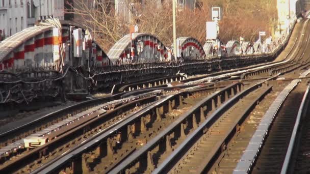 Trilhas de metrô de Paris Metro - PARIS, FRANÇA MARÇO 30, 2013 — Vídeo de Stock