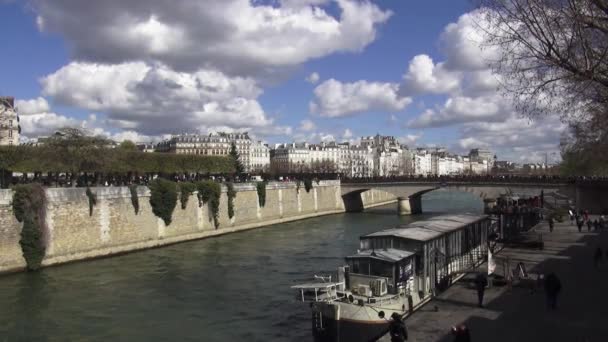 Париж на сонячний день - Парижі 30 березня 2013 — стокове відео