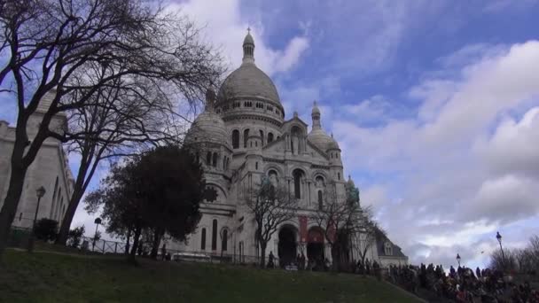 Famoso Sacre Coeur en Montmartre París - PARÍS, FRANCIA 30 DE MARZO DE 2013 — Vídeos de Stock